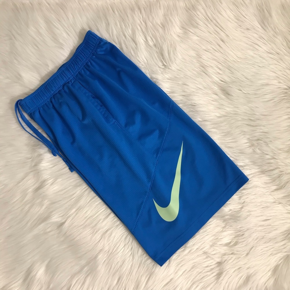 Nike sports shorts size L